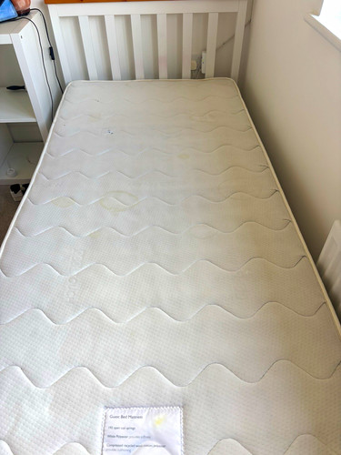 White wooden single bed - white,
